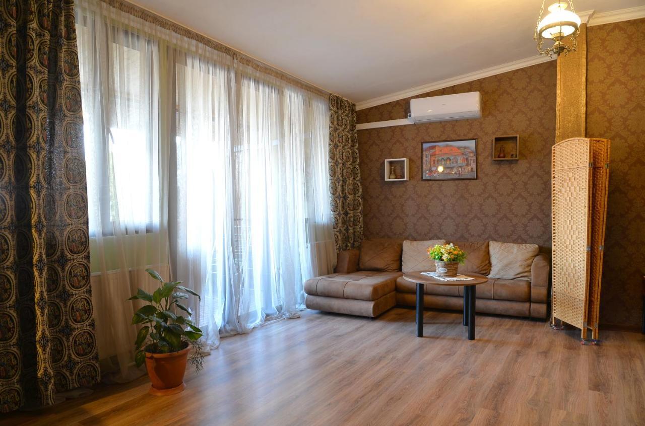 Natia'S Apartment On Dadiani St. Tbilisi Esterno foto