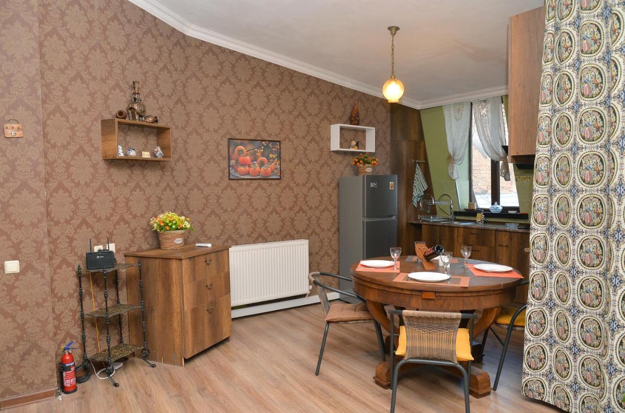 Natia'S Apartment On Dadiani St. Tbilisi Esterno foto