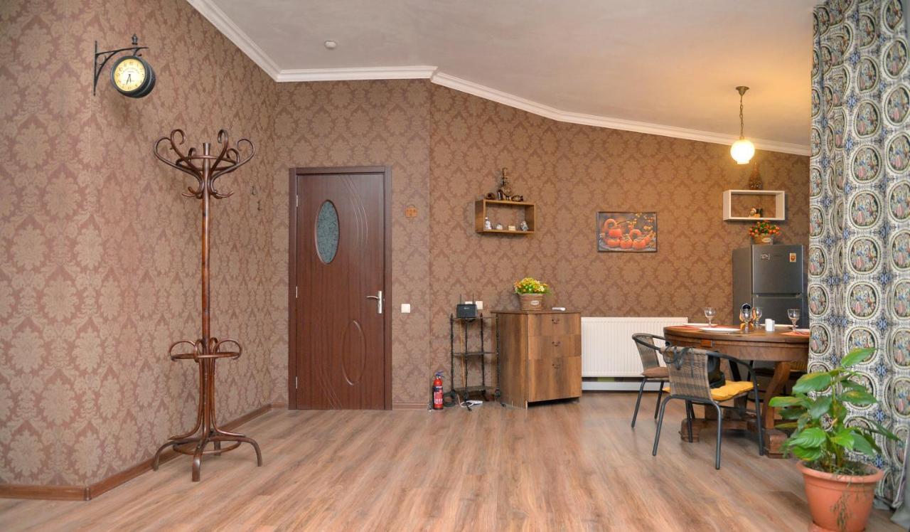 Natia'S Apartment On Dadiani St. Tbilisi Esterno foto