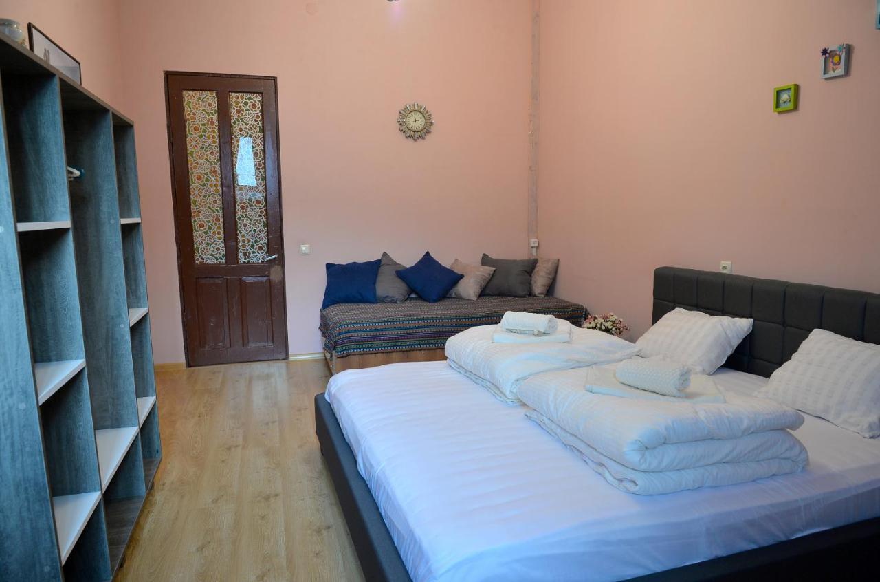 Natia'S Apartment On Dadiani St. Tbilisi Esterno foto
