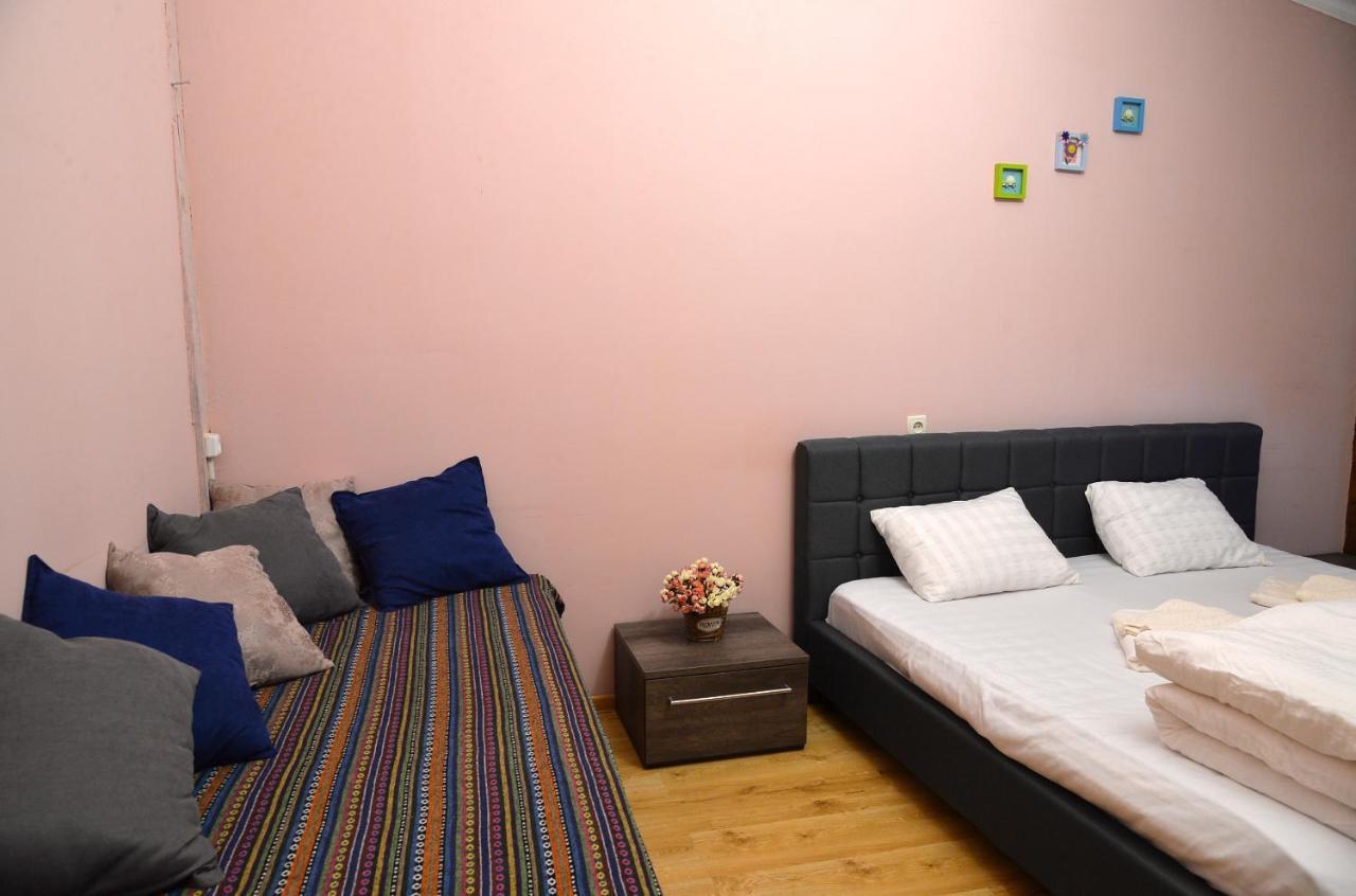 Natia'S Apartment On Dadiani St. Tbilisi Esterno foto